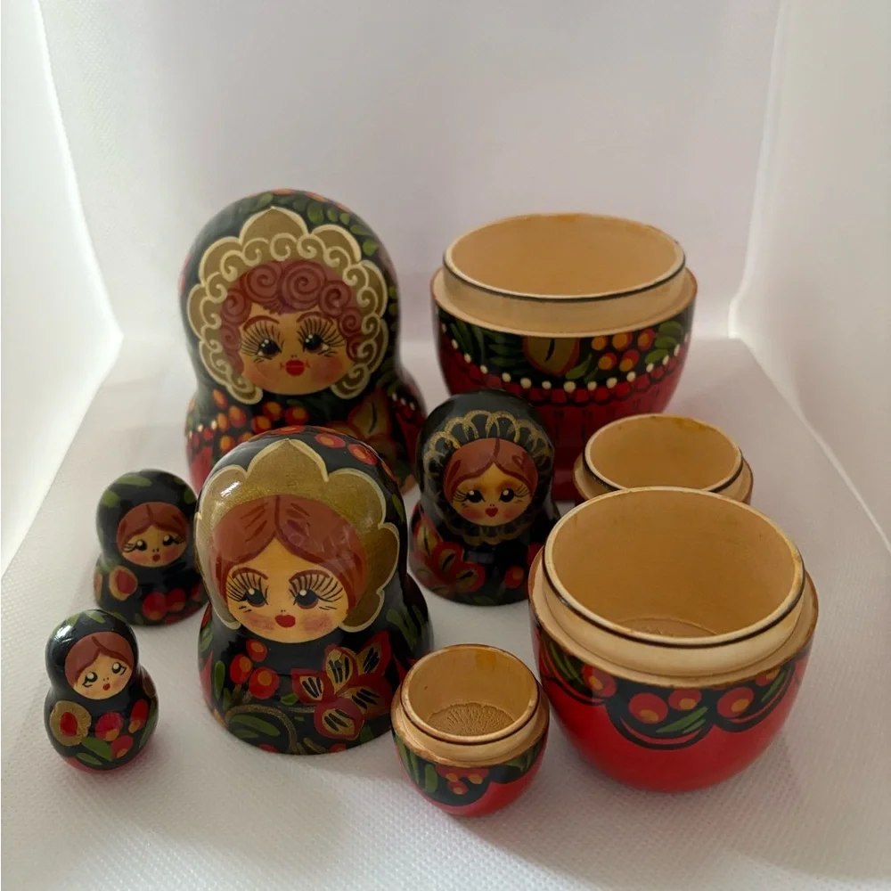 Vintage Matryoshka Set of 5 wooden Nesting Babushka dolls hand painted